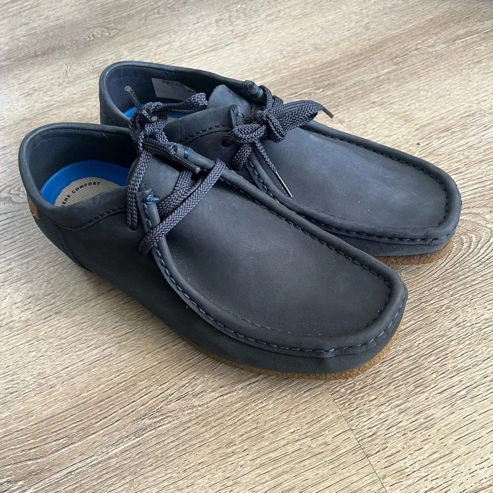 Clarks preowned condición